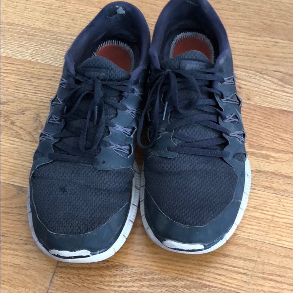 Black Nike trainers